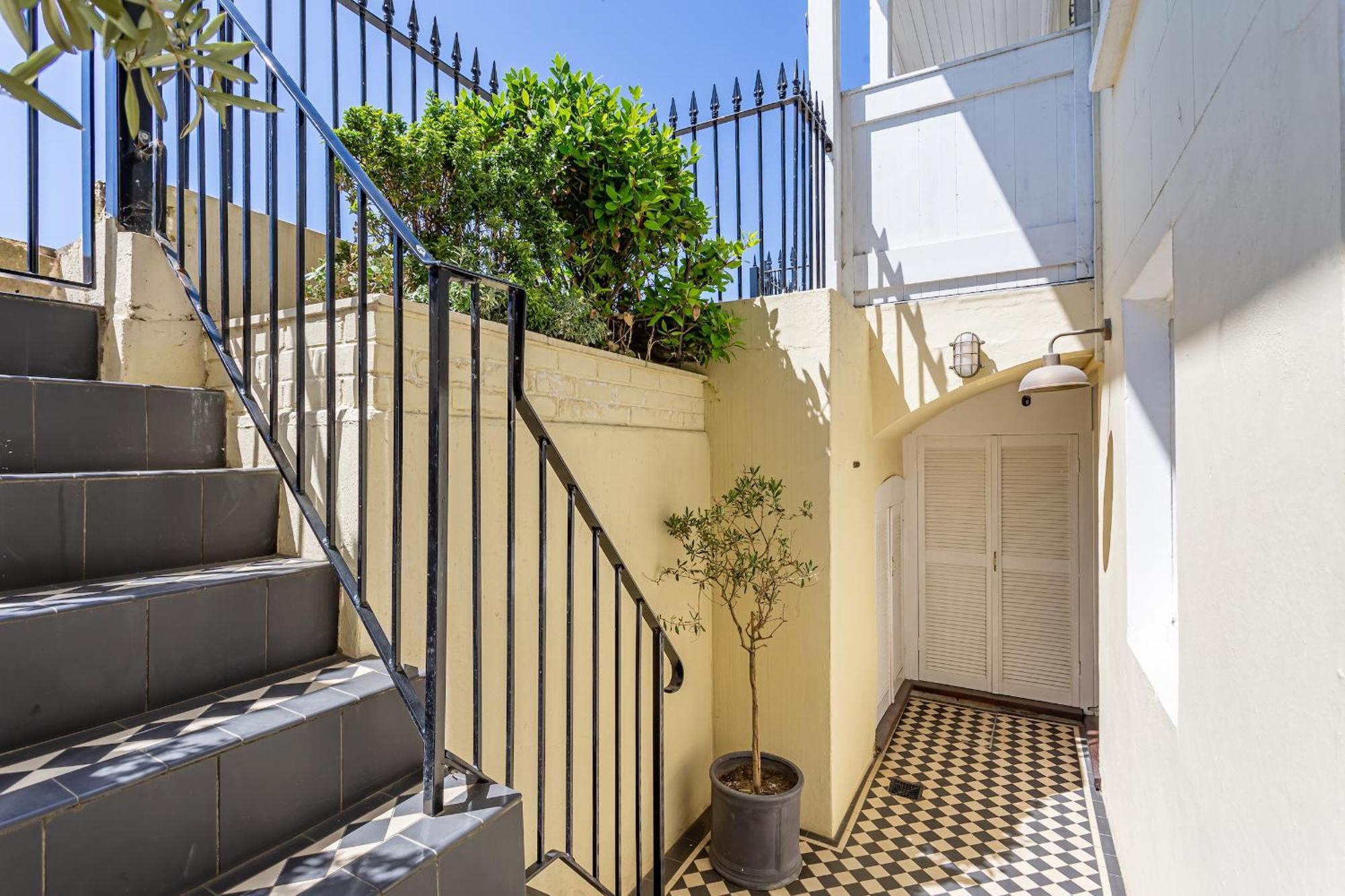 Beaches - Luxury Seafront Apartment
