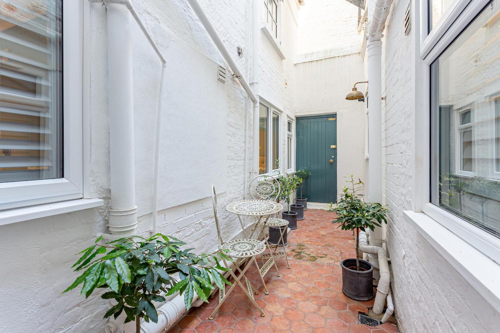 Beaches - Luxury Seafront Apartment Brighton